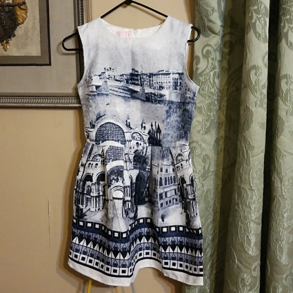 Beauiful graffic printed dress